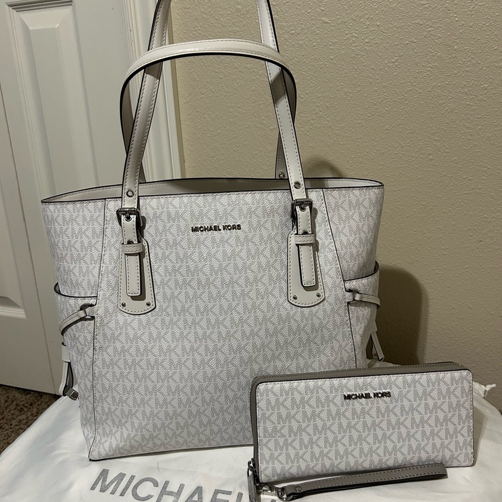 Michael Kors White Signature Tote with Matching Wallet